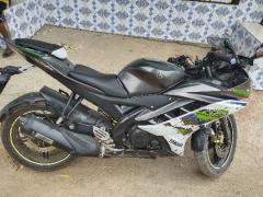 YAMAHA R15 V2